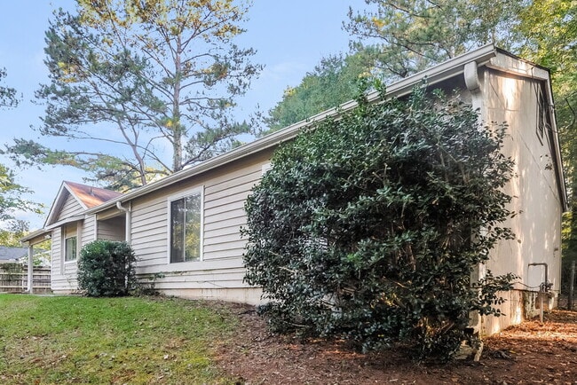 Building Photo - 3835 Scarsborough Dr SW