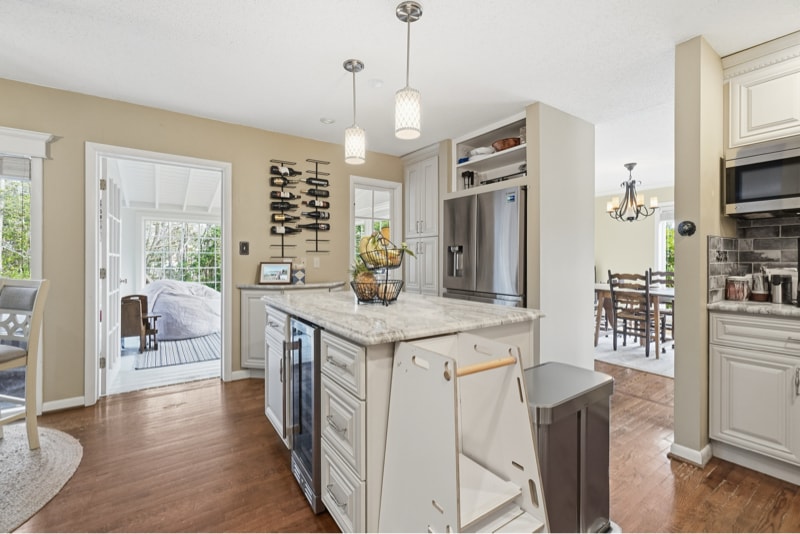 Building Photo - 63 Queens Ct