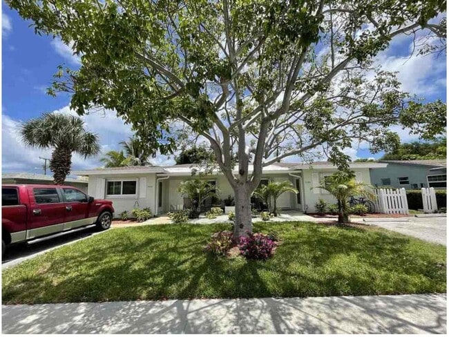 Primary Photo - 2300 NE 5th Ave