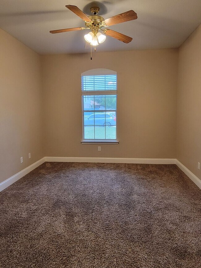 Building Photo - HUGE 4-5 BEDROOM IN HARKER HEIGHTS - OVER 2700 SQ FT