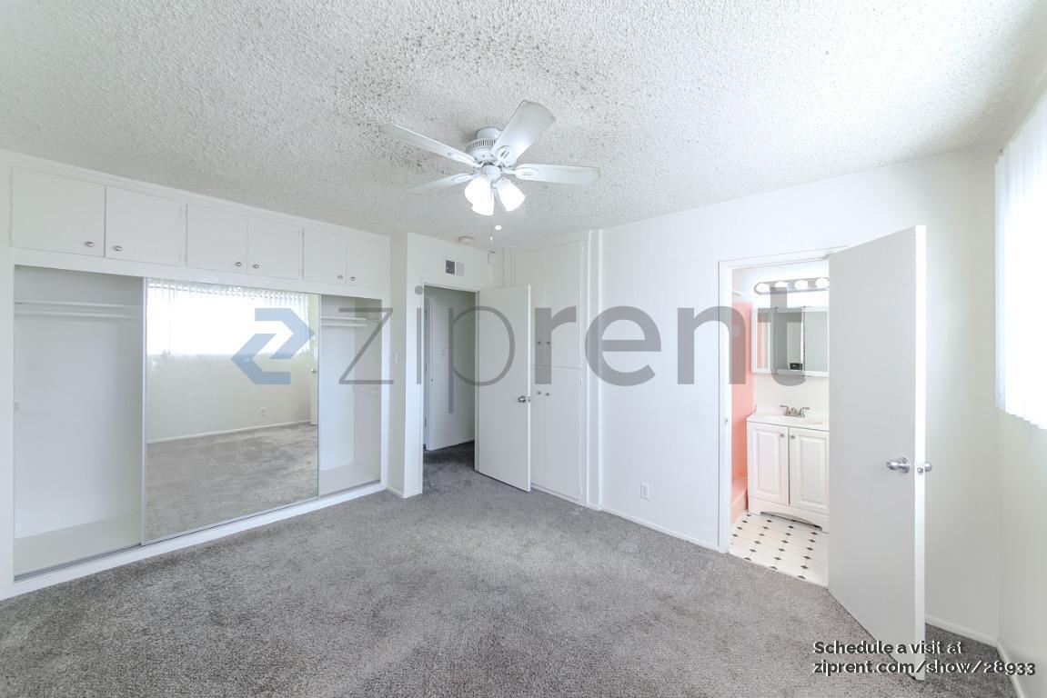 Building Photo - Unit 4