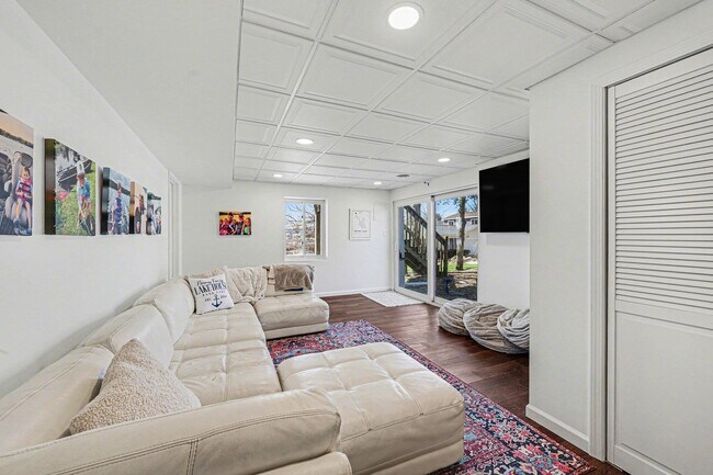 Building Photo - 5884 Rays Dr