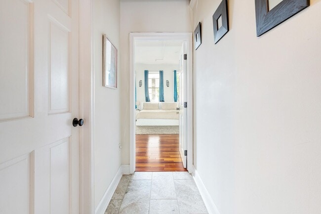 Building Photo - Stunning, Chic 2-Bedroom Apartment in the ...