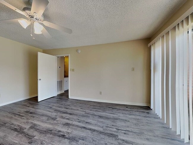 Building Photo - 6946 Maple Fox Dr