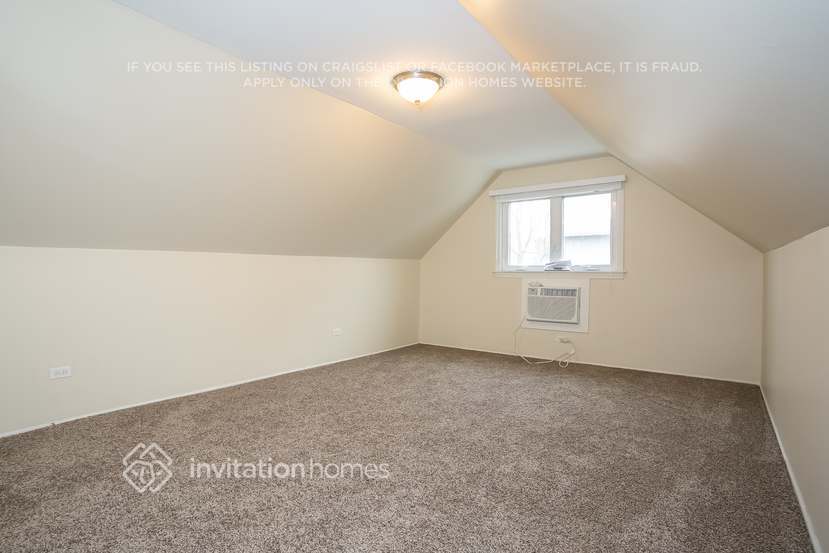 Building Photo - 8440 S Lockwood Ave