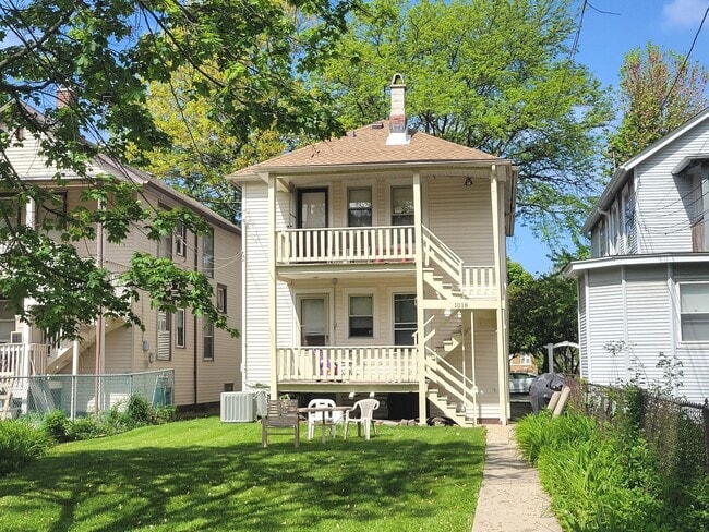 Building Photo - 1018 S Maple Ave