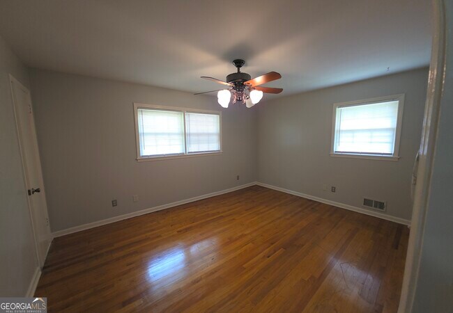 Building Photo - 3988 Rainbow Dr