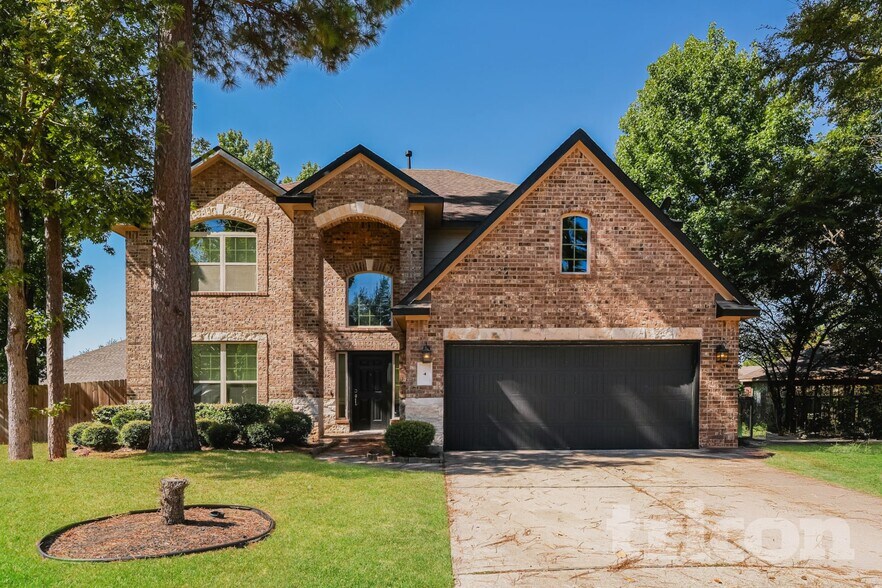 Primary Photo - 4 Logan Creek Lane