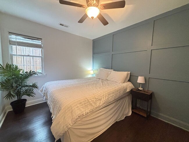 Building Photo - Available August 1st. Available FULLY FURNISHED 3 BR in the Heart of Downtown Charleston!