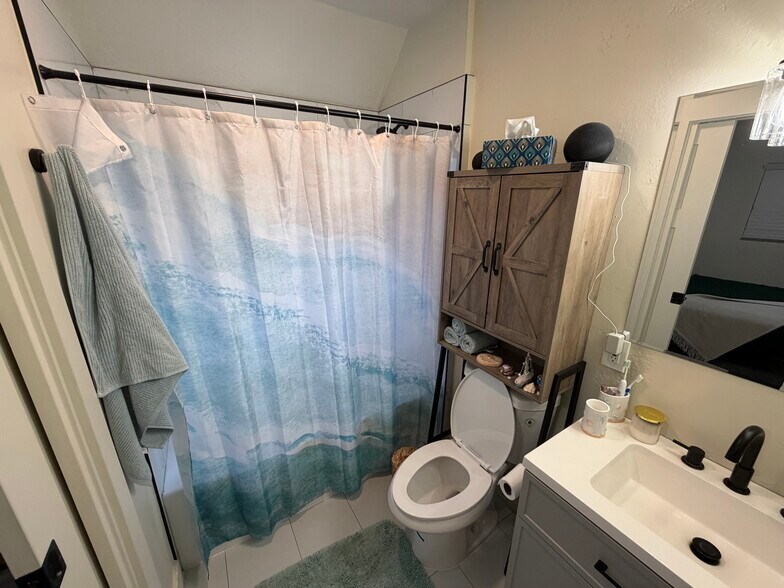 Building Photo - 201 S 400 E