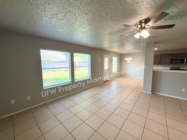Building Photo - Spacious 4-Bedroom Home with Fireplace & Large Backyard in SW Fort Worth