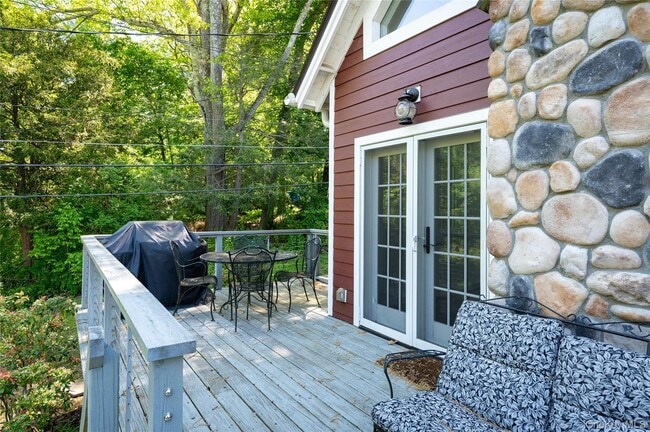 Building Photo - 53 Cove Rd