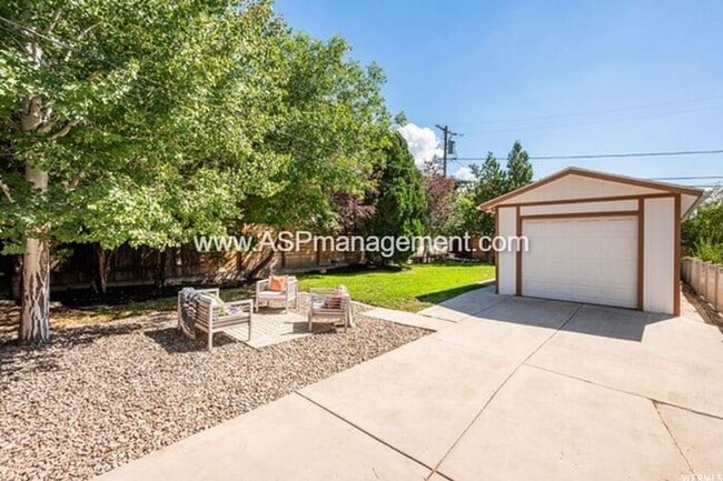 Building Photo - Harvard/Yale 3 bed 2 bath Brick home