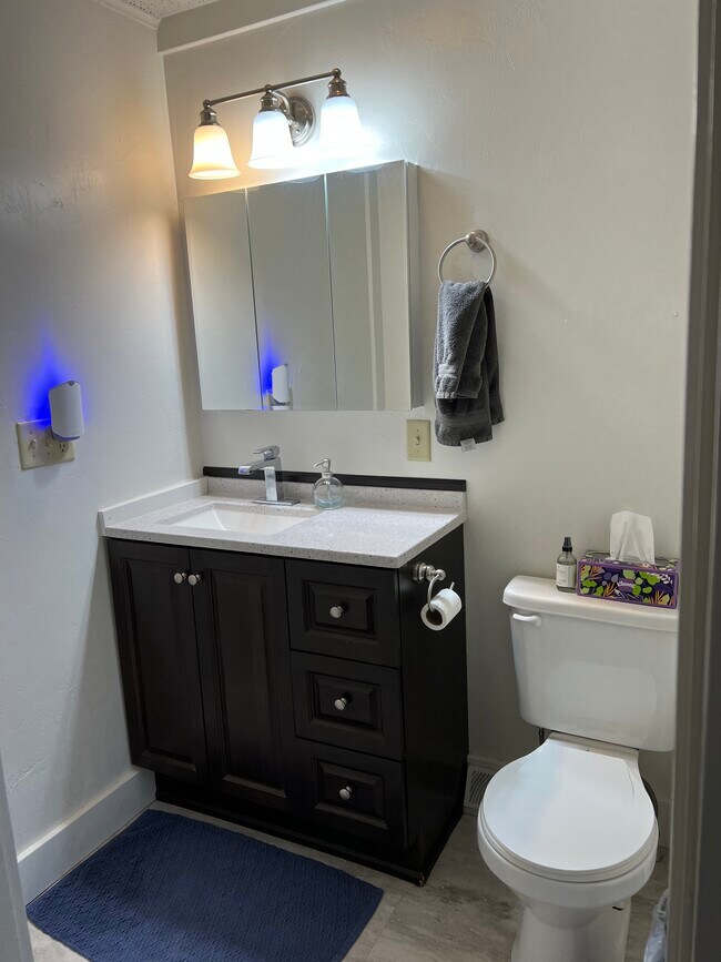 Building Photo - 401 Hemlock St