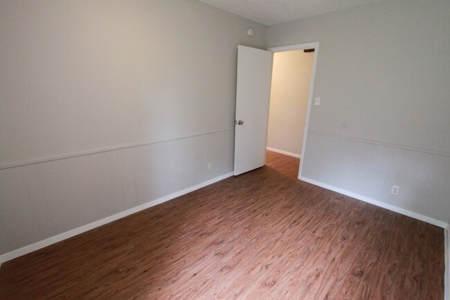 Building Photo - East Austin 4BR Gem on Cul-de-Sac w/ Spacious Lot & Updates