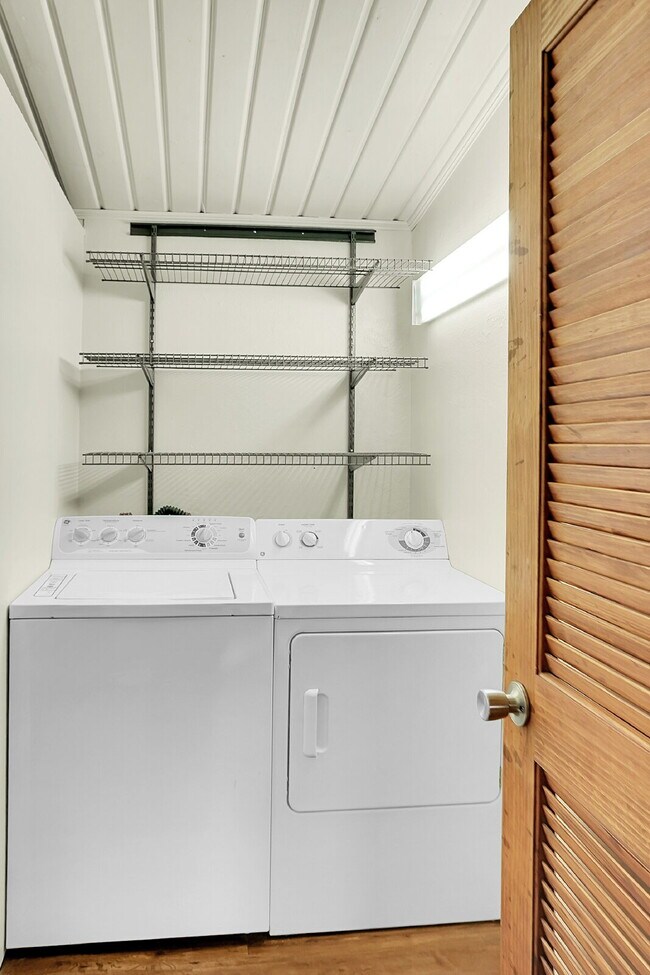 Building Photo - $1,950, 3-bedroom, 1-bathroom house in Col...