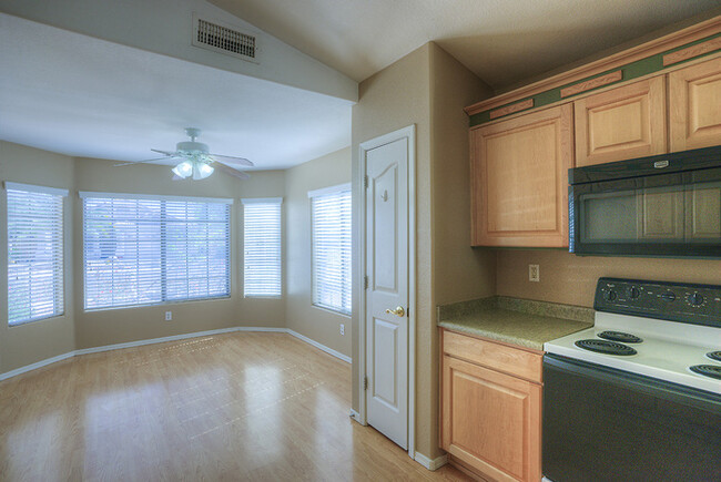 Building Photo - 3Bed/2Bath House at Greenway/Litchfield! J...