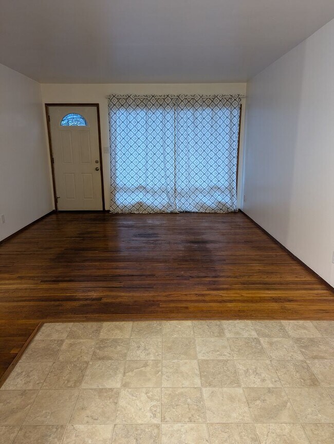 Building Photo - Freshly Updated 3 Bedroom 1 bath Home with Garage, Fenced Yard & Pet Friendly!