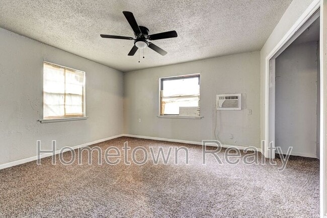 Building Photo - 1135 N Billen Ave