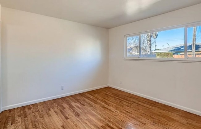 Building Photo - AMAZING 4/2 (Power Inn/Florin) Home!  Plea...