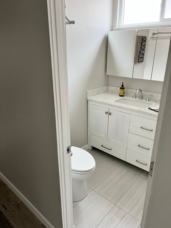 Building Photo - 208 30th St