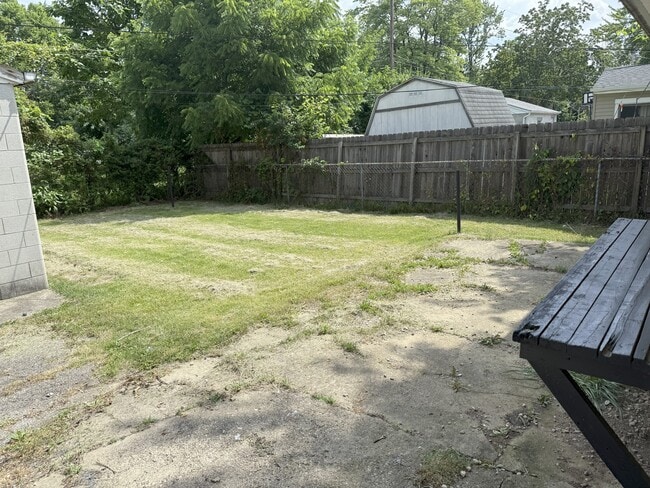 Building Photo - 1052 Duxberry Ave