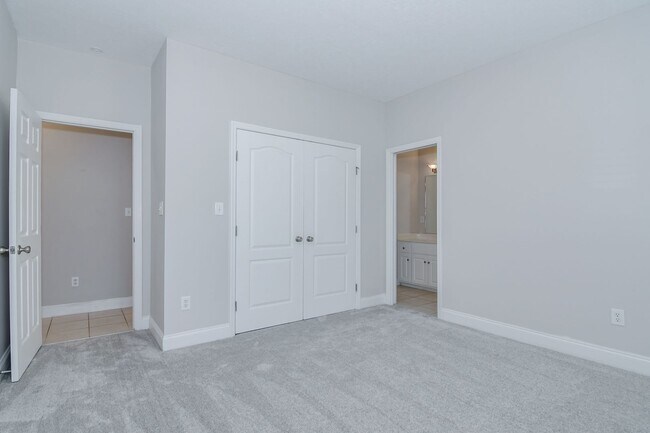 Building Photo - Large House on 3.5 Acres in Harlem