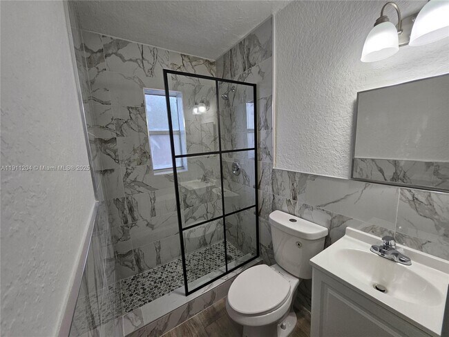 Building Photo - 118 NW 8th Ave