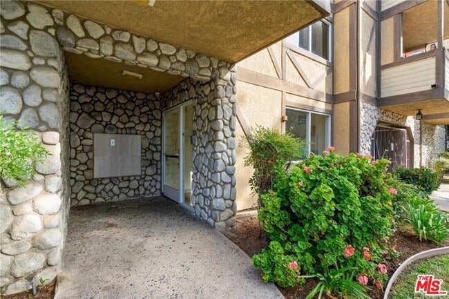 Building Photo - 2925 E Spaulding St