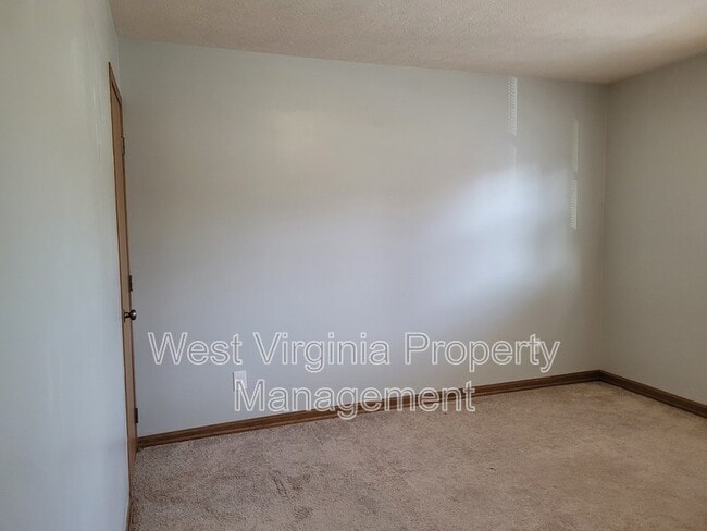Building Photo - Woodland Acres