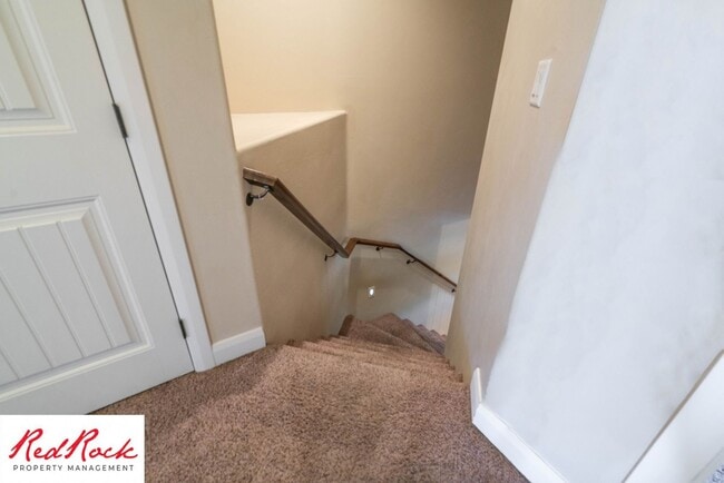 Building Photo - 3 Bedroom Townhome In Southgate Community