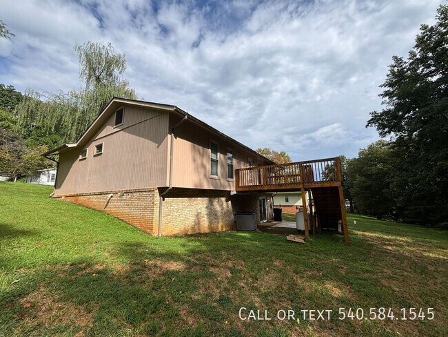 Building Photo - 6421 Orchard View Ln