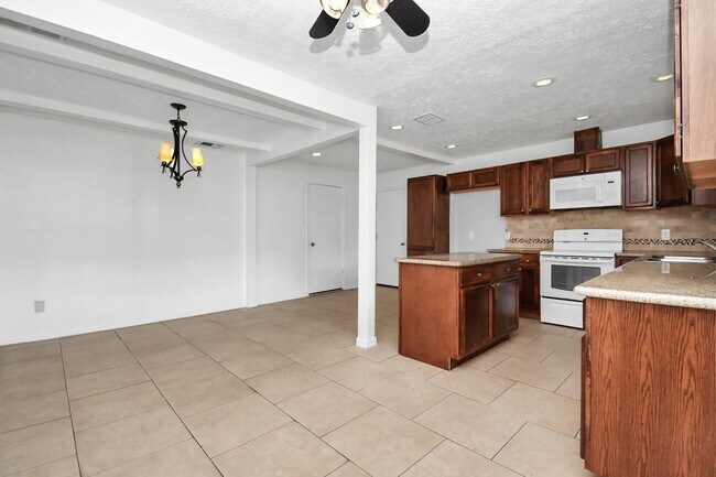 Building Photo - 10131 Kent Towne Ln
