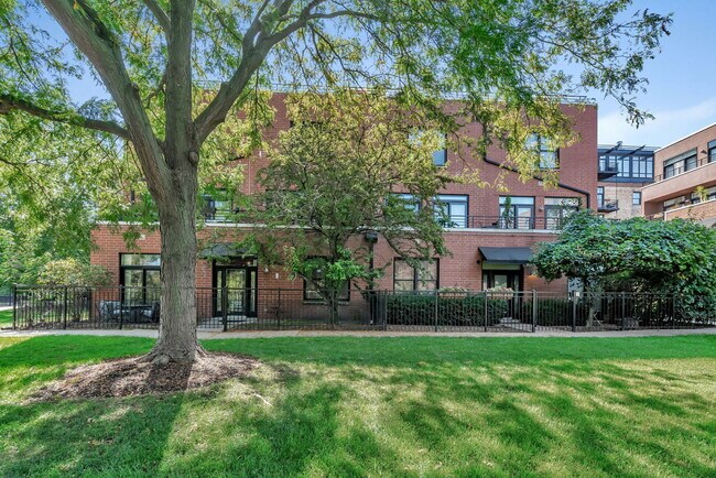 Building Photo - 2920 N River Walk Dr