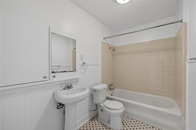 Building Photo - 800 W Lowden St