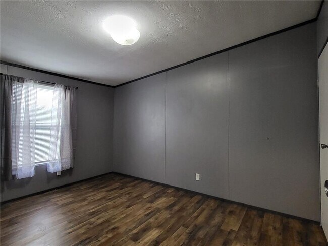 Building Photo - 21518 Cherry Hollow Dr