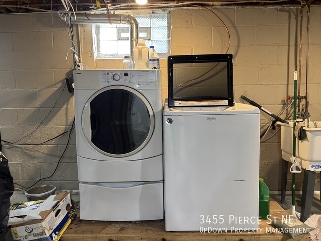 Building Photo - 3455 Pierce St NE