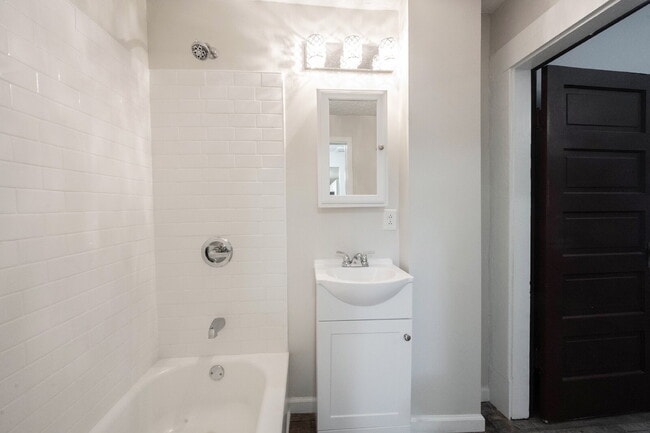 Building Photo - "Spacious 4-Bedroom Gem with 2 Full Baths ...