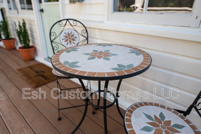 Building Photo - 419 W Orange St