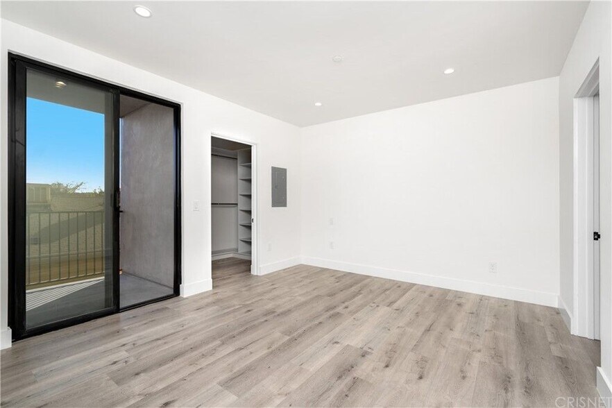 Building Photo - 5923 Laurel Canyon Blvd