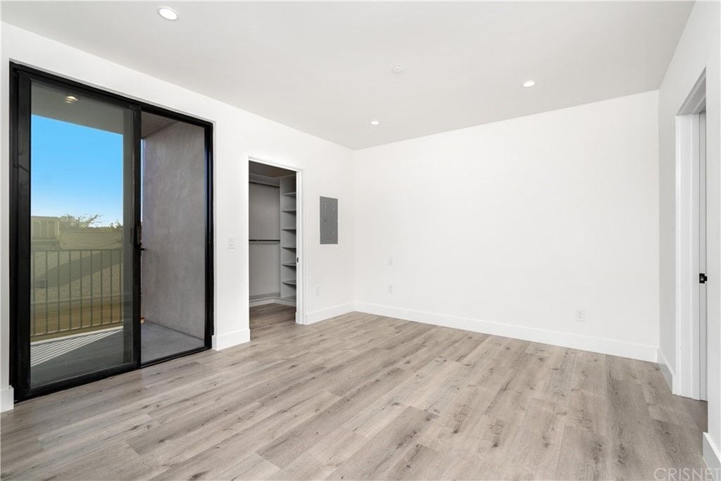 Building Photo - 5923 Laurel Canyon Blvd