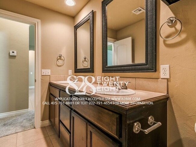 Building Photo - Roommates Not Working Out? 4 Bed/2 Bath Home Near OU Campus Available NOW! (Not Preleasing for 2027)
