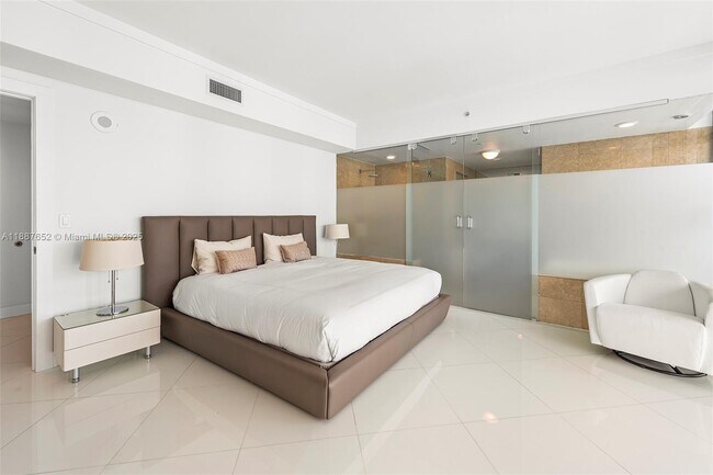 Building Photo - 3737 Collins Ave