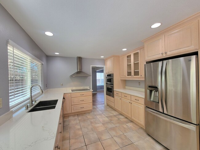 Building Photo - Spacious Beauty with Remodeled Kitchen and...