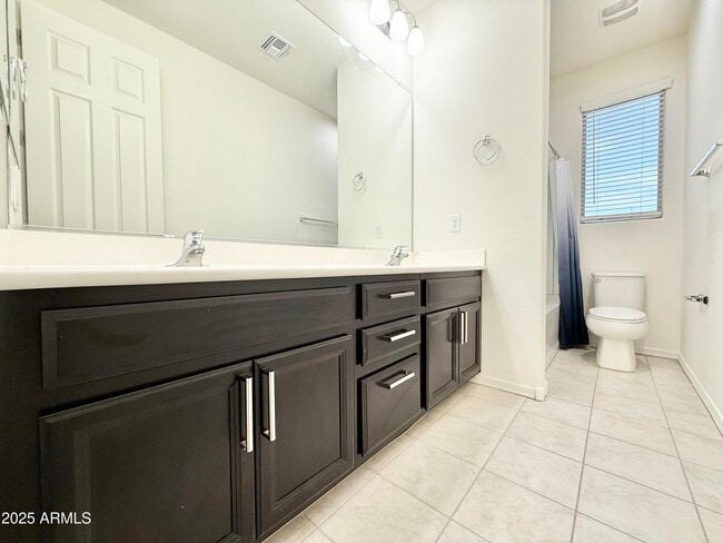 Building Photo - 735 W Derringer Way