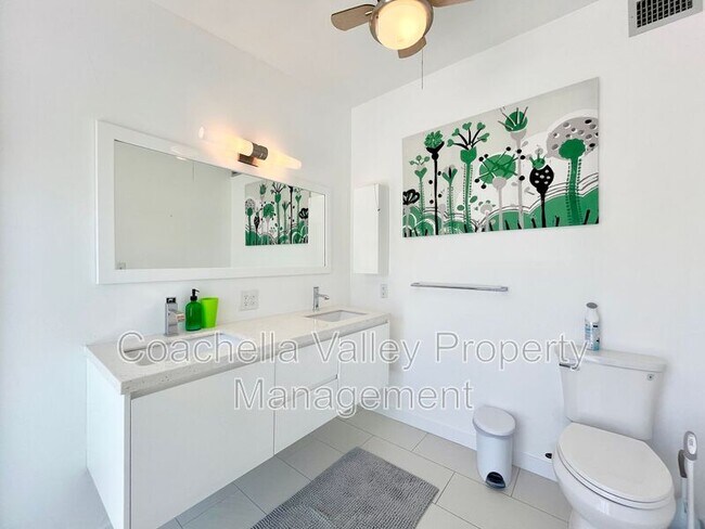 Building Photo - 2719 E Ventura Rd