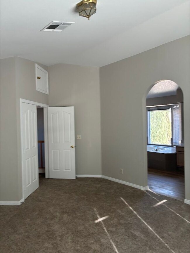 Building Photo - Lakes Community - 2 Story Home with upstairs  3 Bed w/ Loft and Pool Spa ( Sahara at S.Grand Cany...