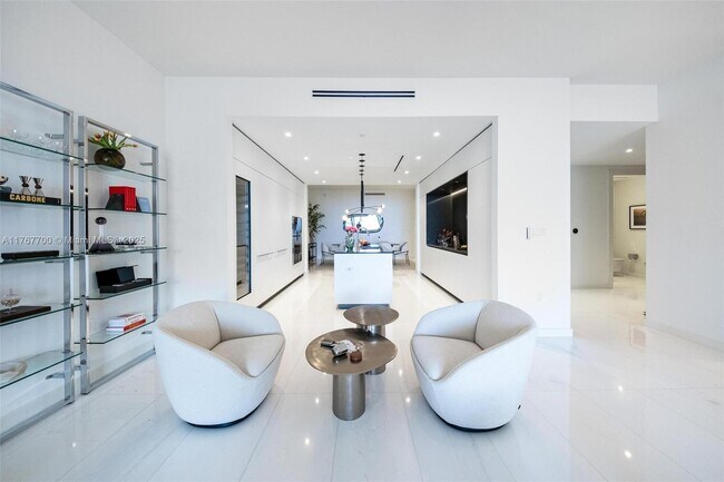 Building Photo - 300 Biscayne Blvd Way