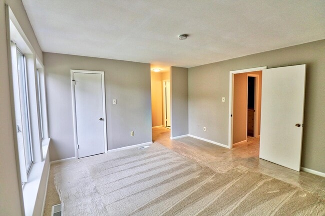 Building Photo - 449 Colonial Ridge Ln