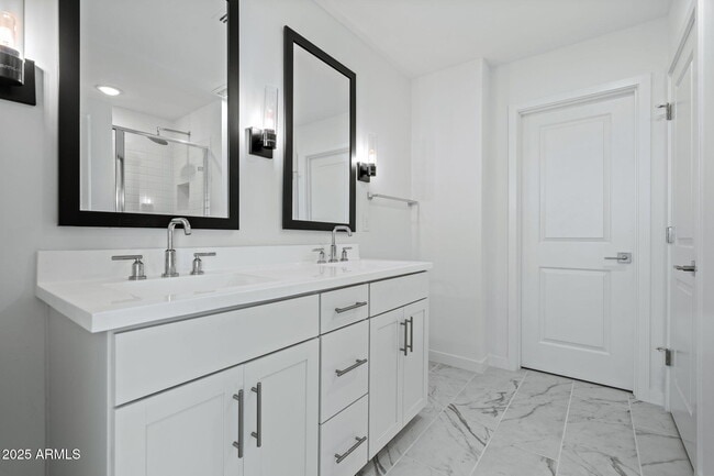 Building Photo - 3023 W Bent Tree Dr